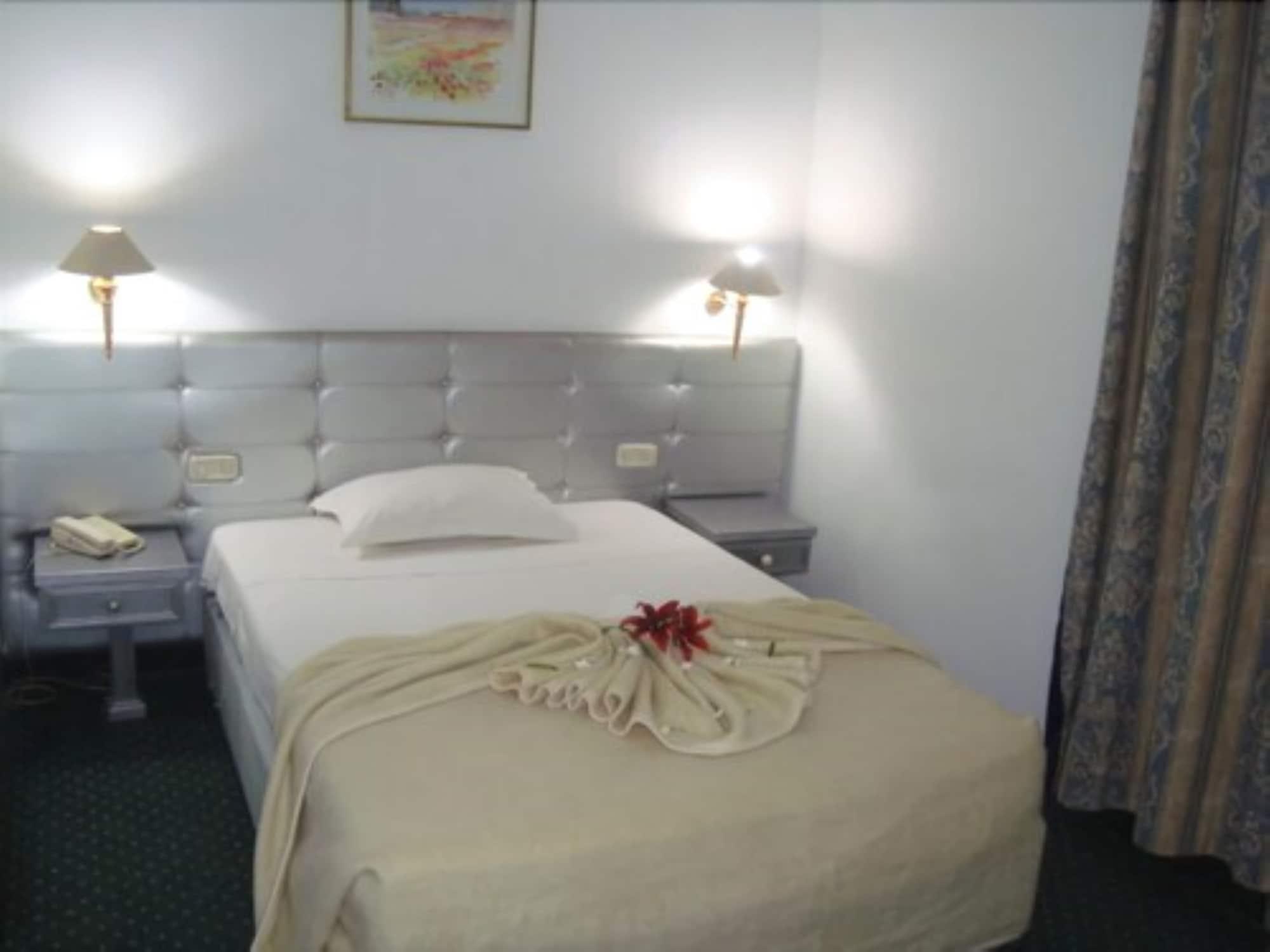 Hotel Ibn Khaldoun Tunisz Kültér fotó