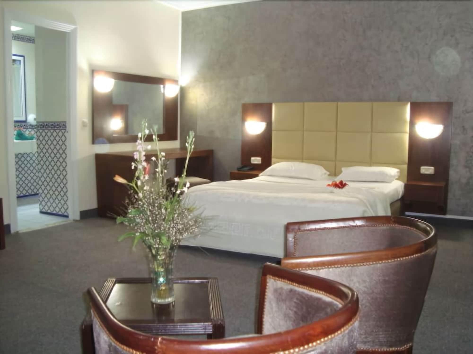 Hotel Ibn Khaldoun Tunisz Kültér fotó