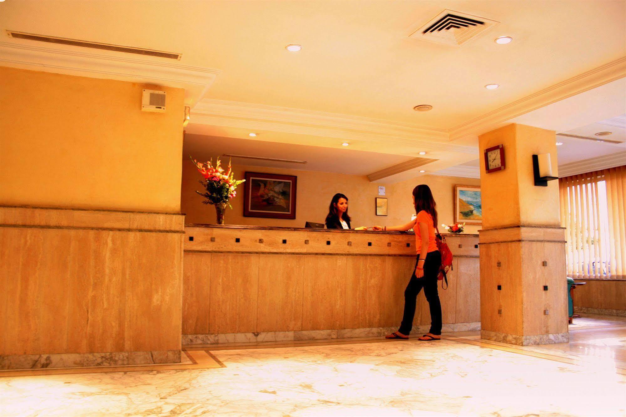 Hotel Ibn Khaldoun Tunisz Kültér fotó